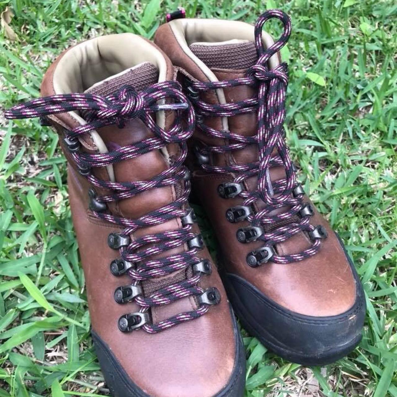 Kathmandu Hiking Boots Review | carolinarivera.com
