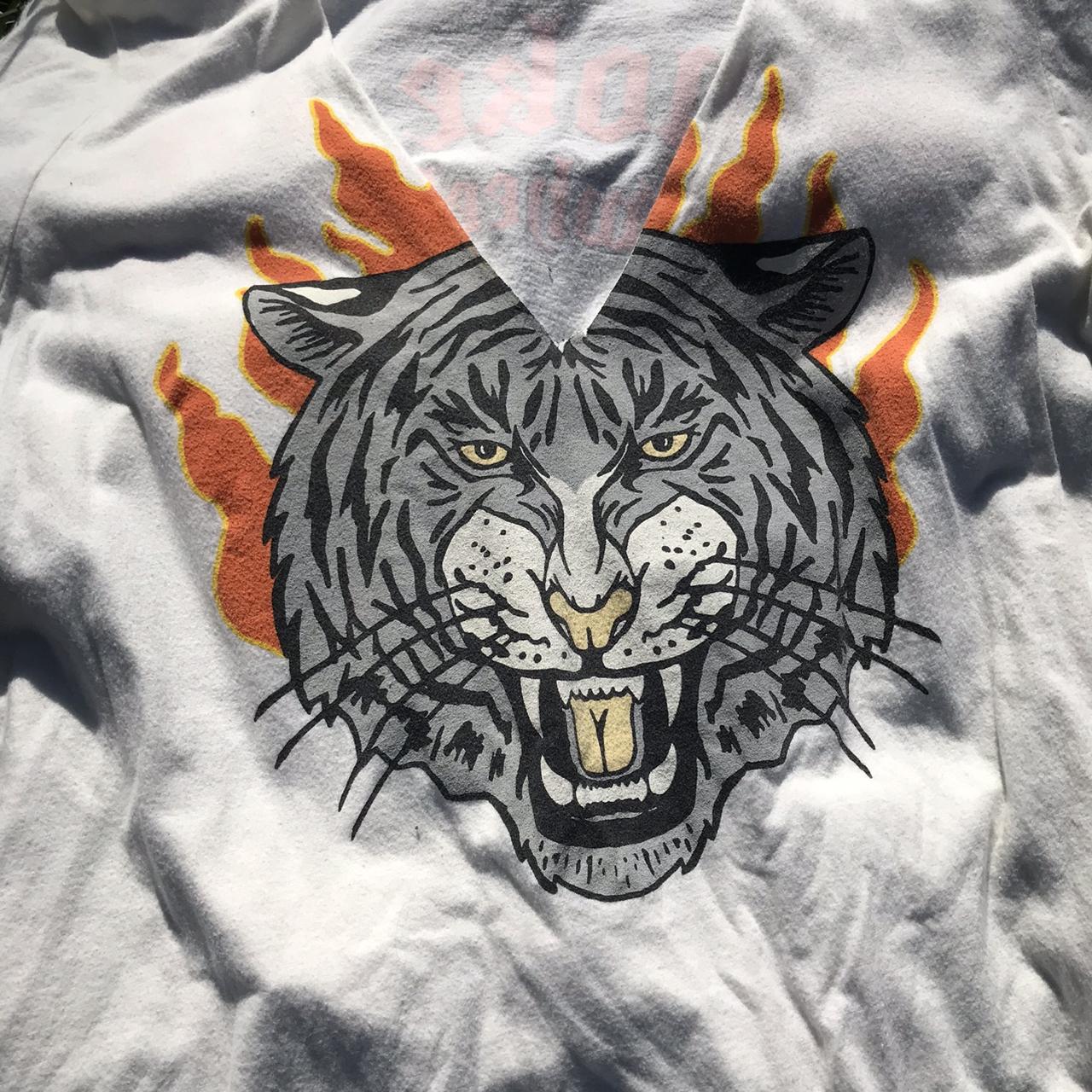 Urban outfitters best sale tiger t shirt