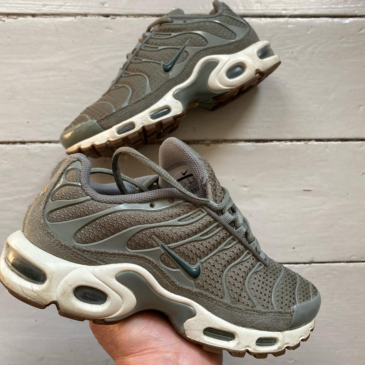 nike air max plus olive green