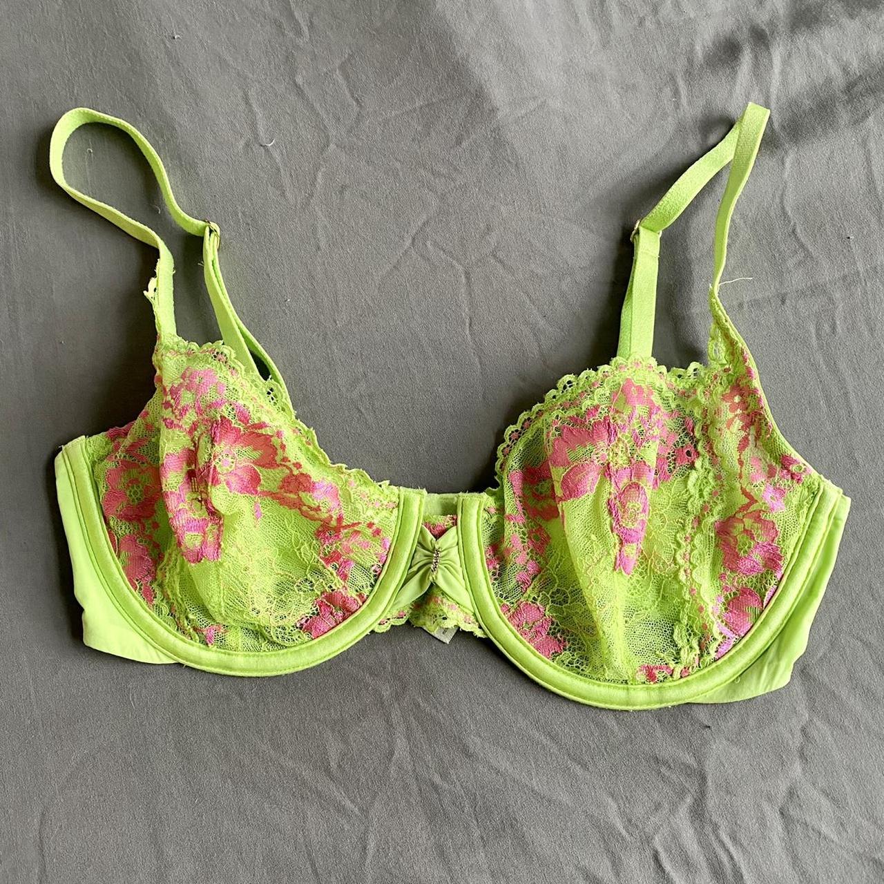 Victoria's Secret beautiful green lace bra - 32D - Depop