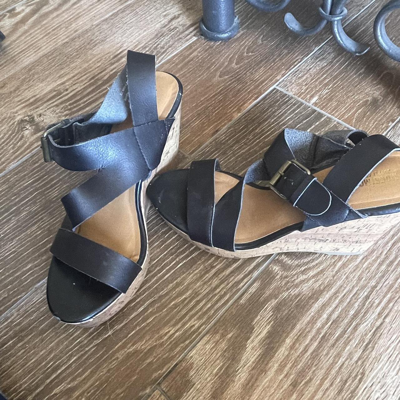 Mossimo Women's Black and Tan Sandals | Depop