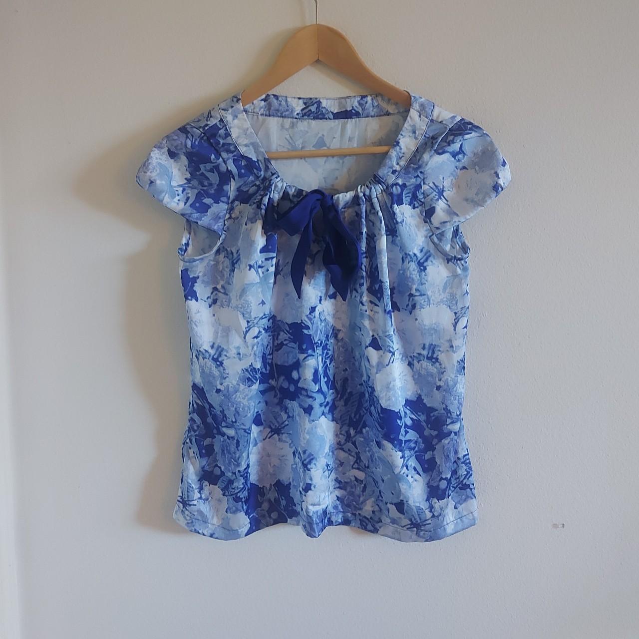 Blue floral shirt with cute bow, in perfect... - Depop