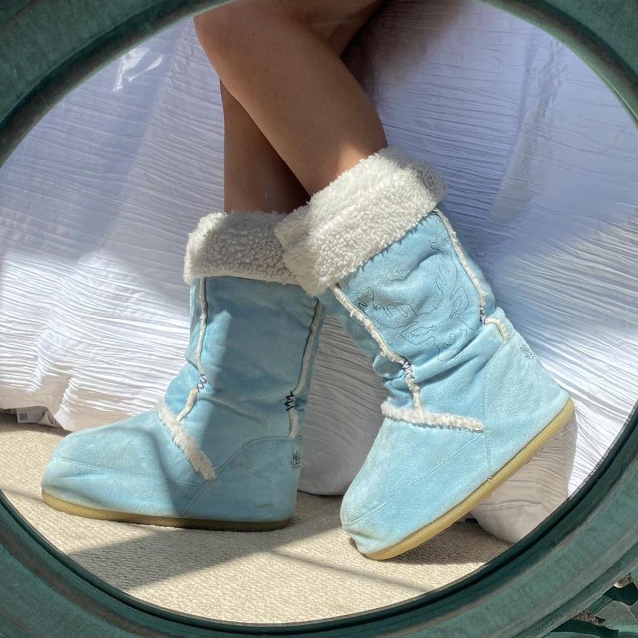 Rare O’Neill baby blue moon boots. Size 6, tight fit... Depop