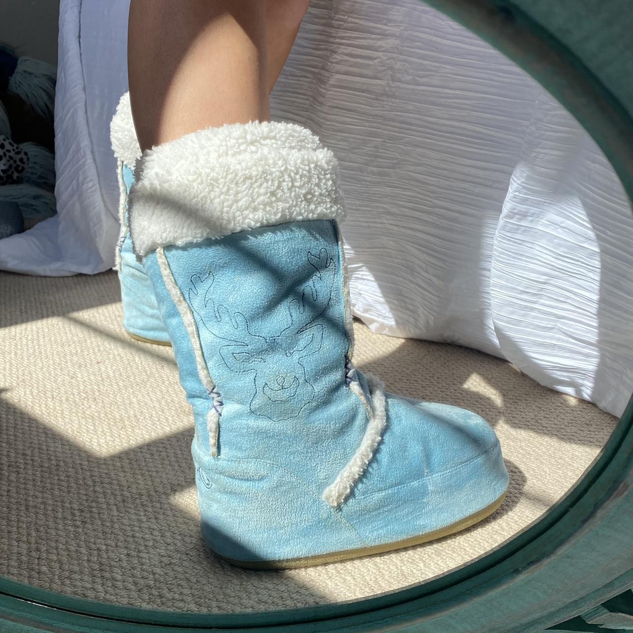 Rare O’Neill baby blue moon boots. Size 6, tight fit... Depop