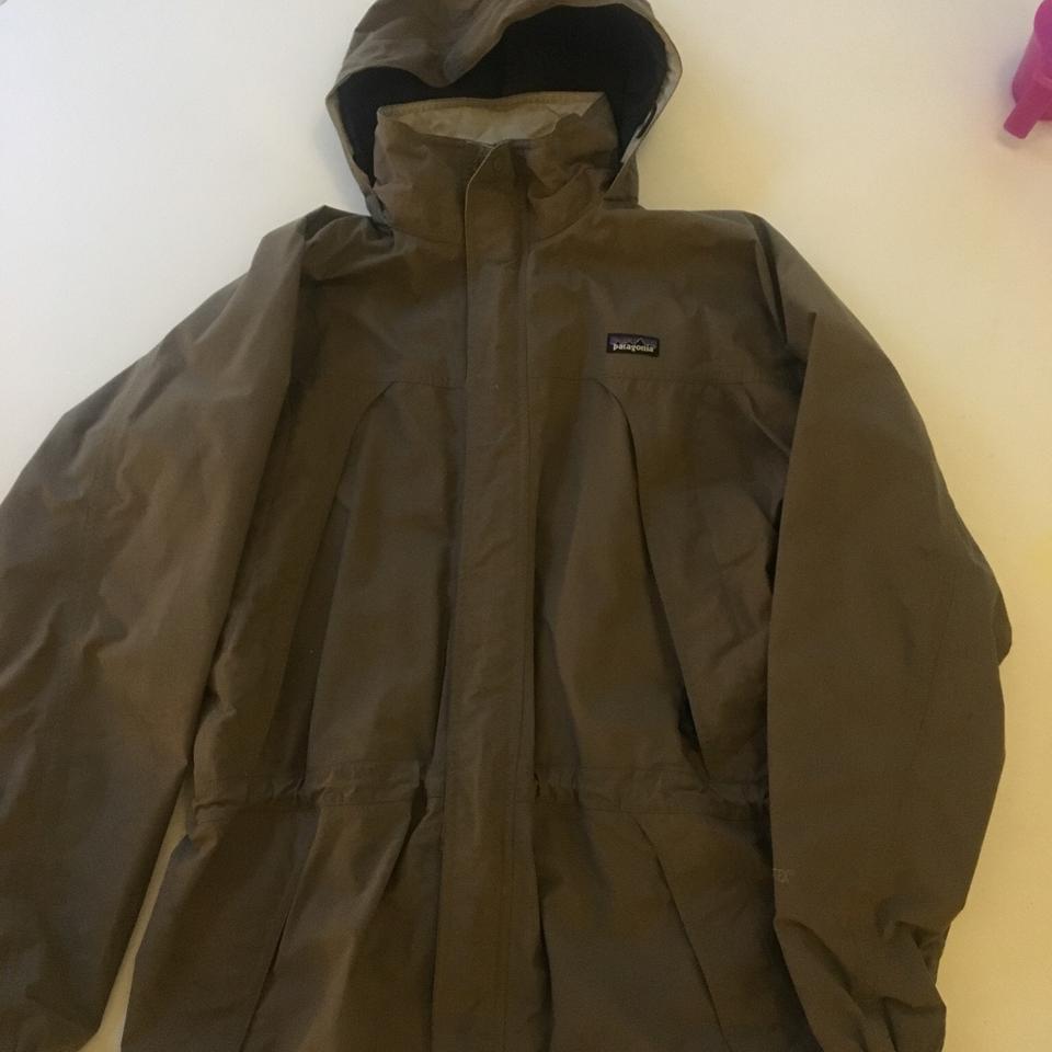 This is a superbly made Patagonia Liquid Sky... - Depop