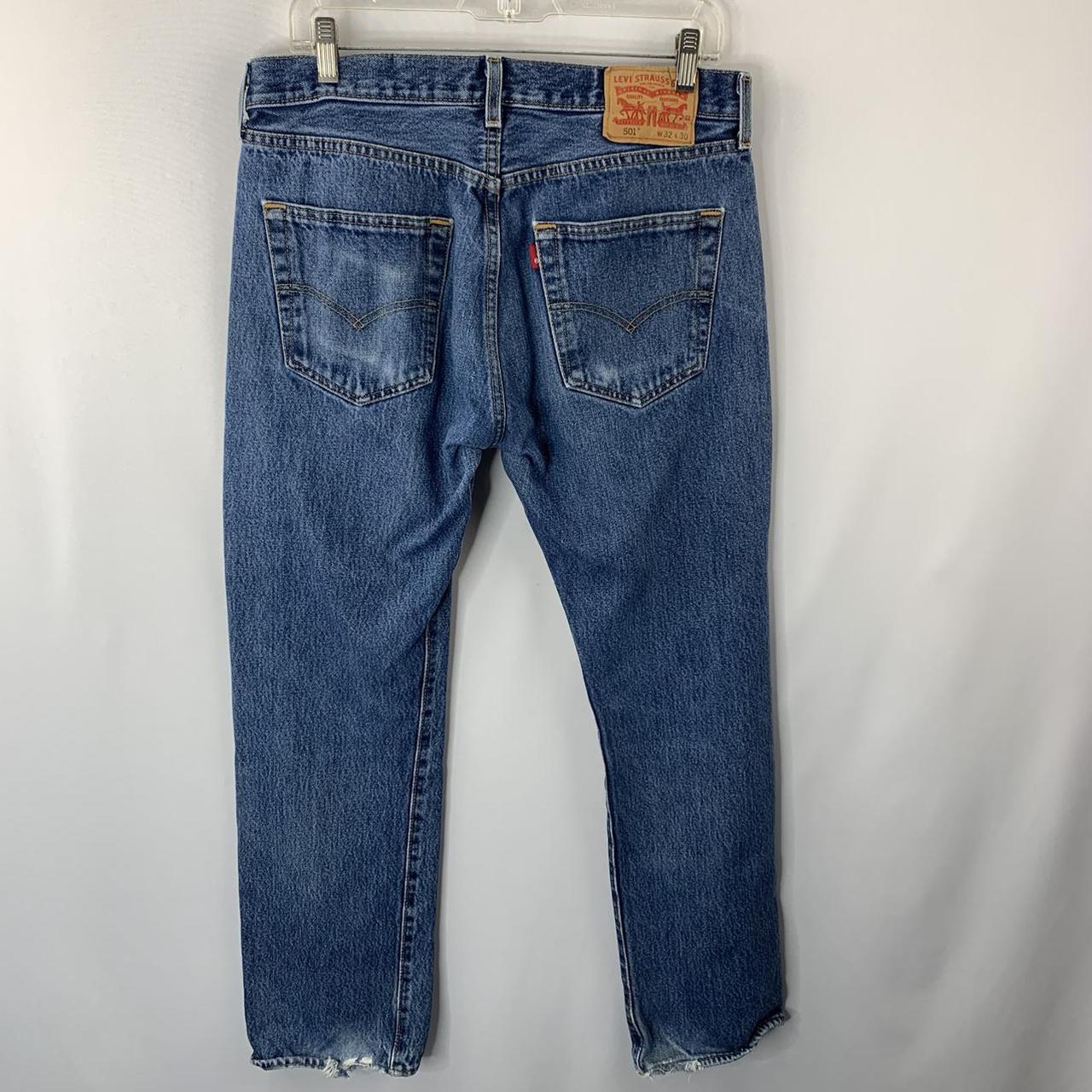 distressed levi mom jeans