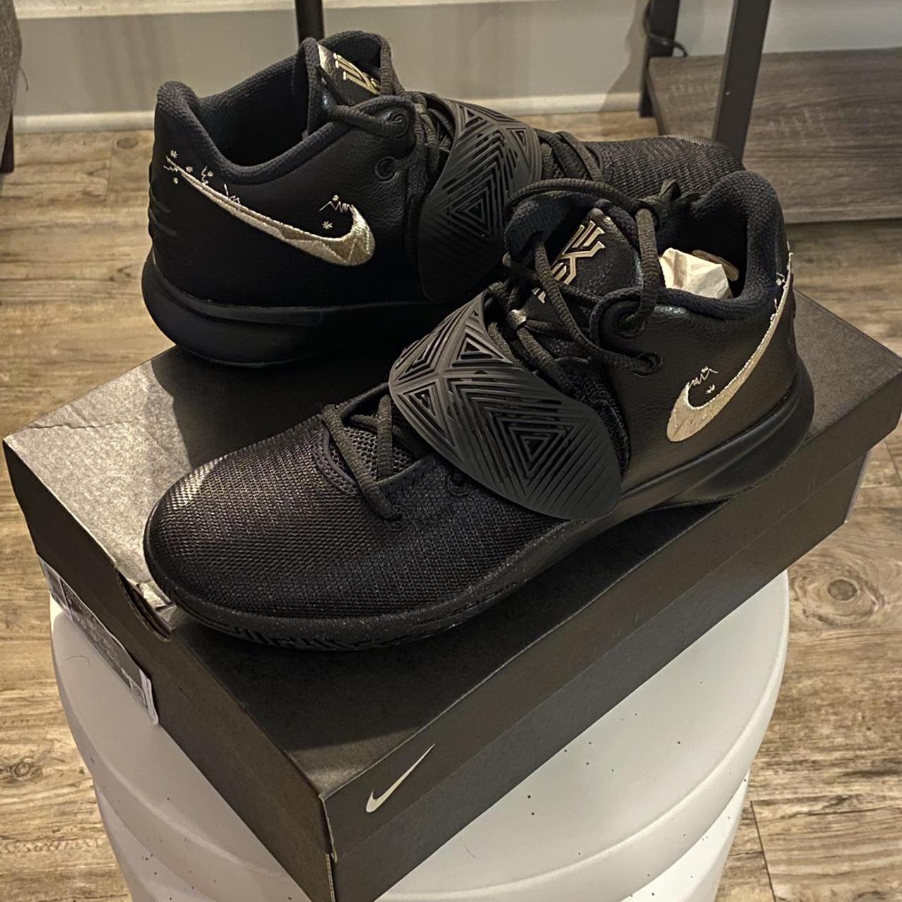 kyrie flytrap size 9