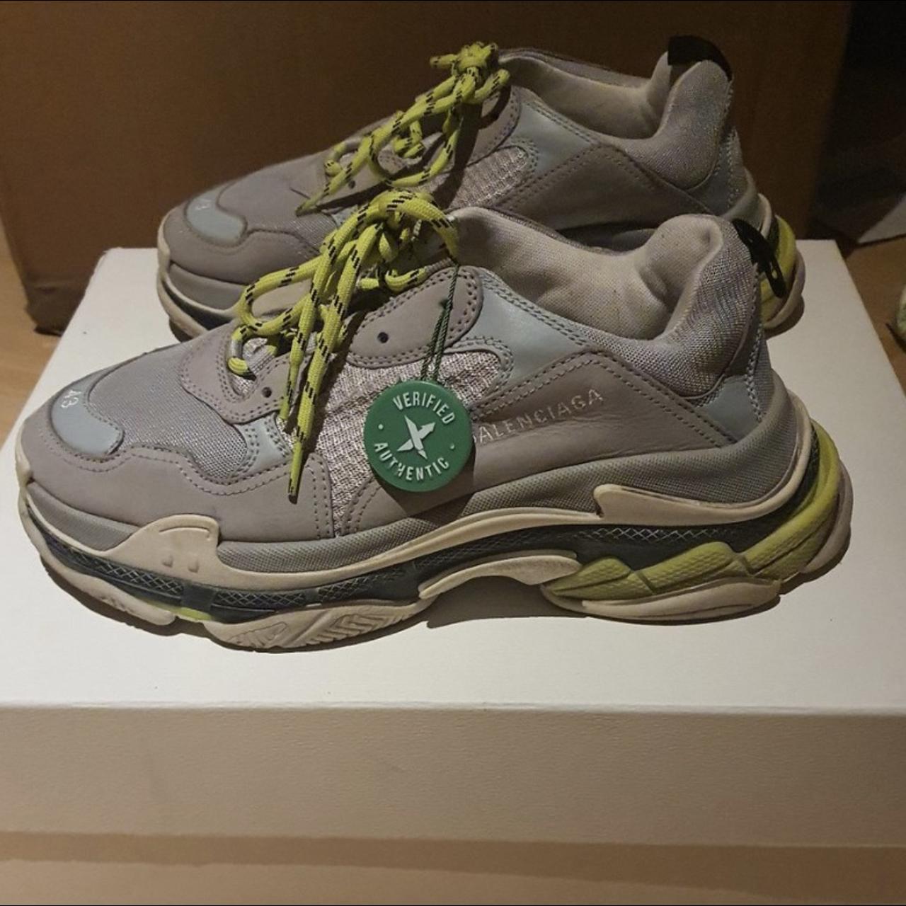 Balenciaga triple s deals grey fluorescent