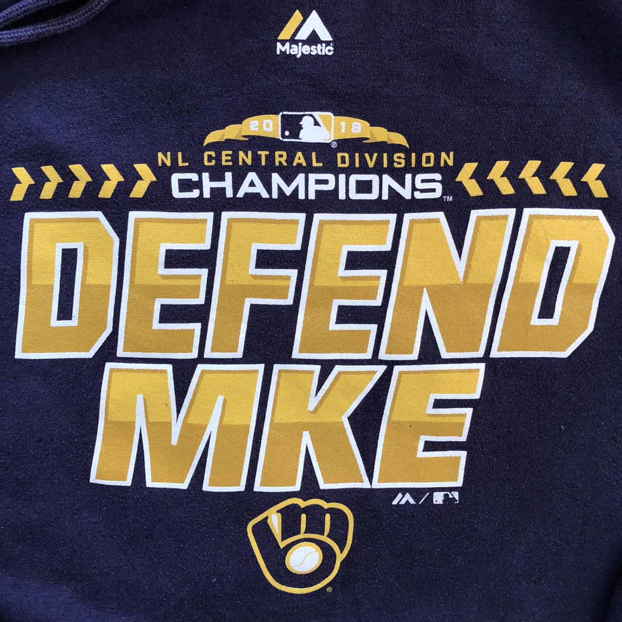 2018 Milwaukee Brewers MAJESTIC “Defend MKE” Central Champs Navy Hoodie SZ L