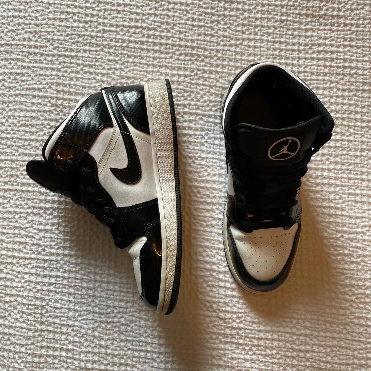 Jordan Women's Black and White Trainers | Depop