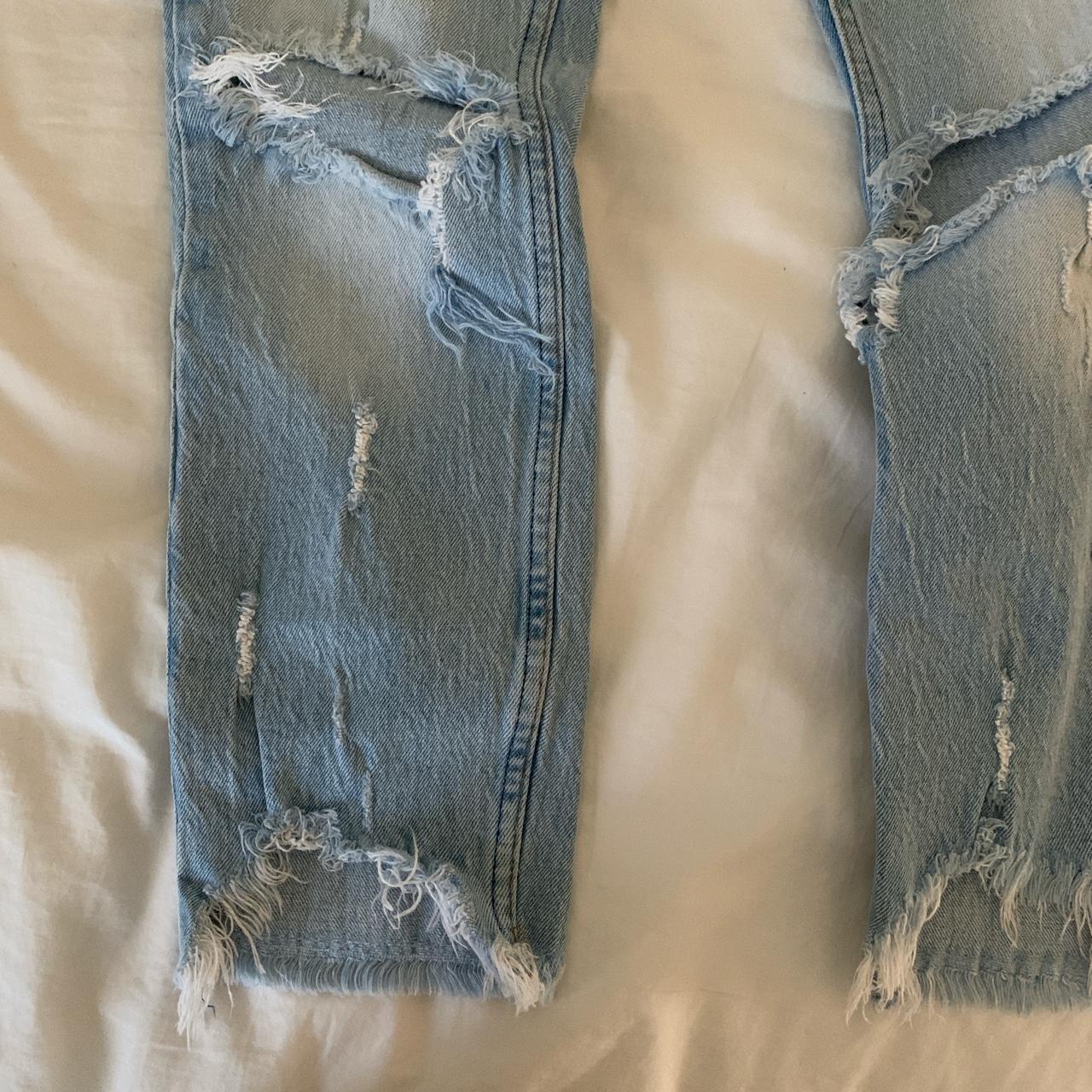 Abercrombie high rise mom jean size 0/25 basically... - Depop