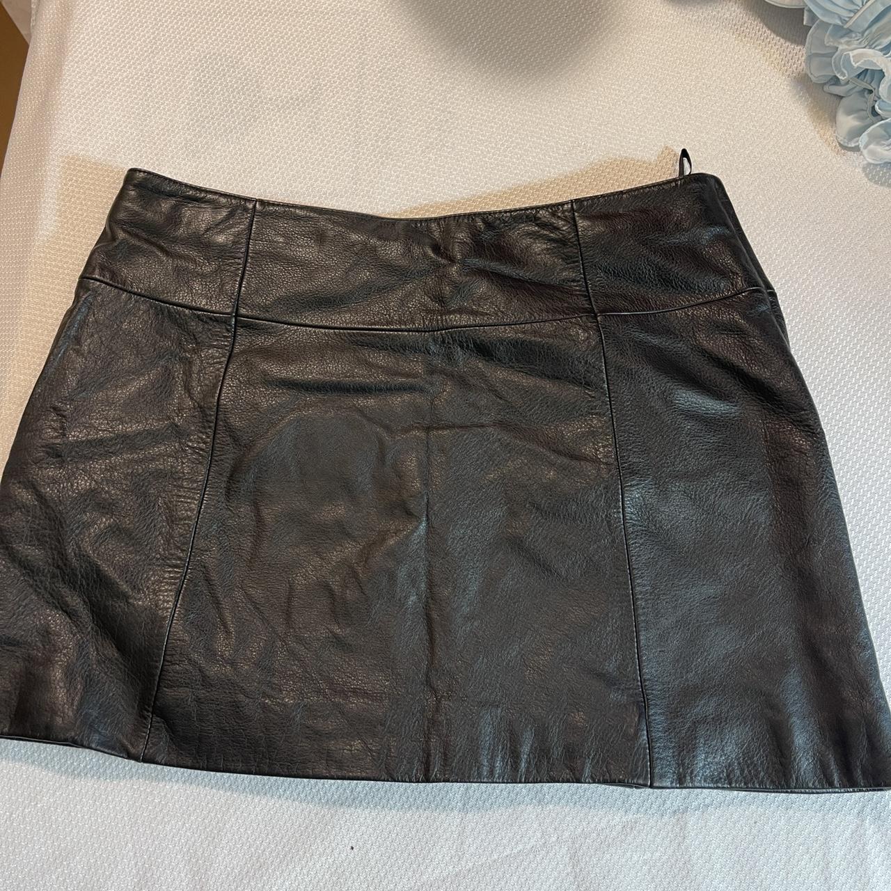 Vintage Wilson leather mini skirt size 6 in great... - Depop