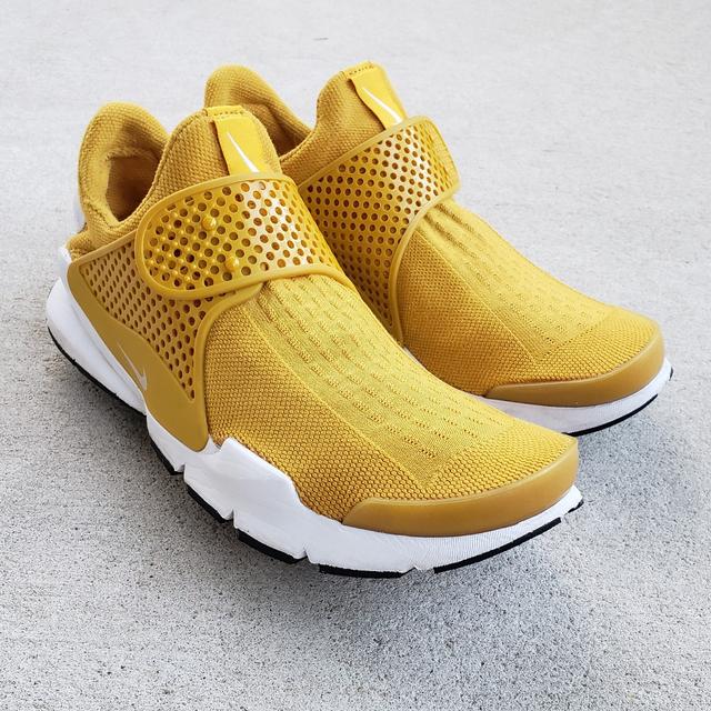 nike sock dart yellow