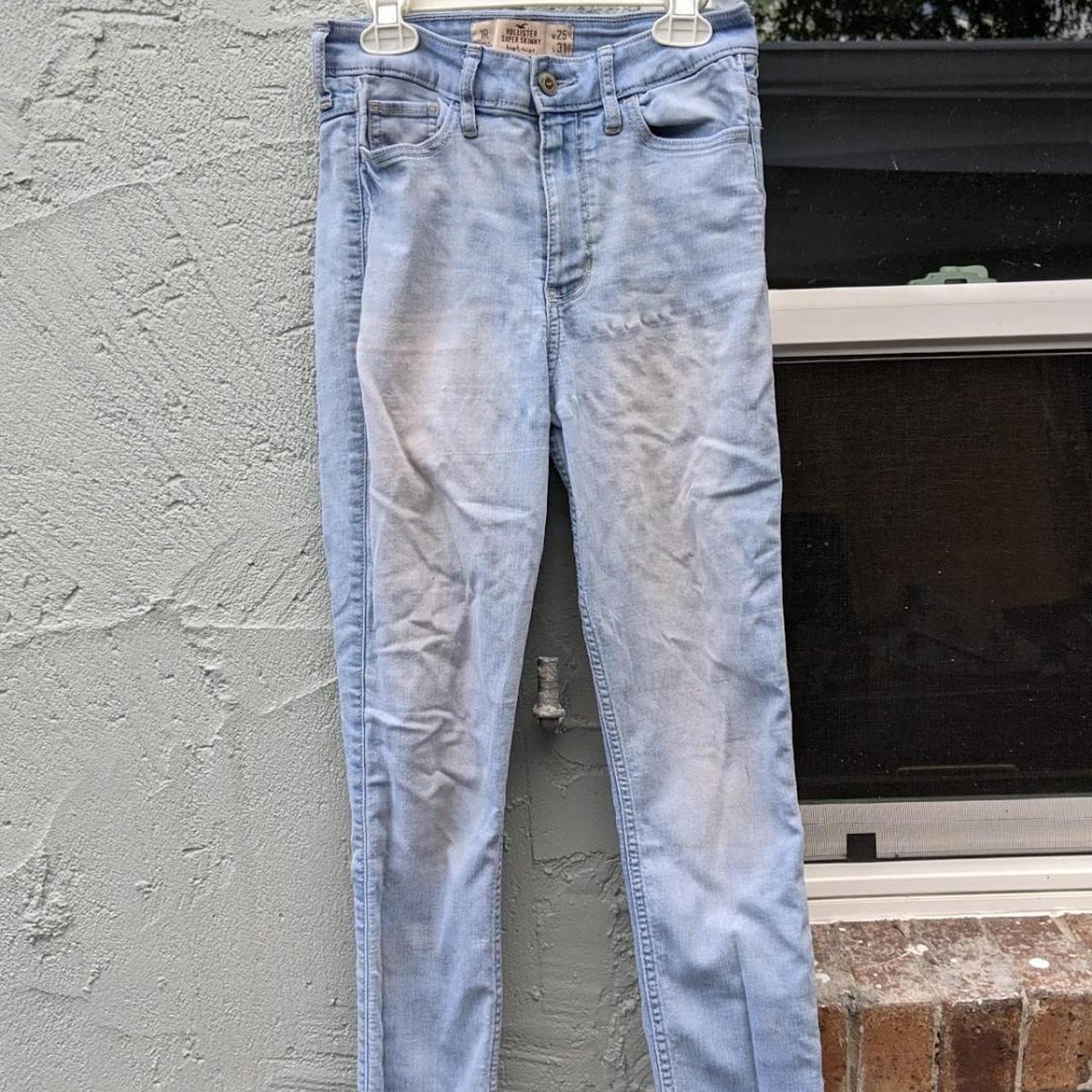 White high waisted Hollister mom jeans size 1r w25; - Depop