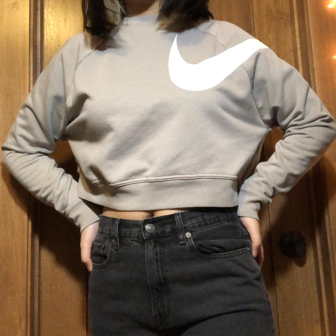 grey nike cropped sweatshirt