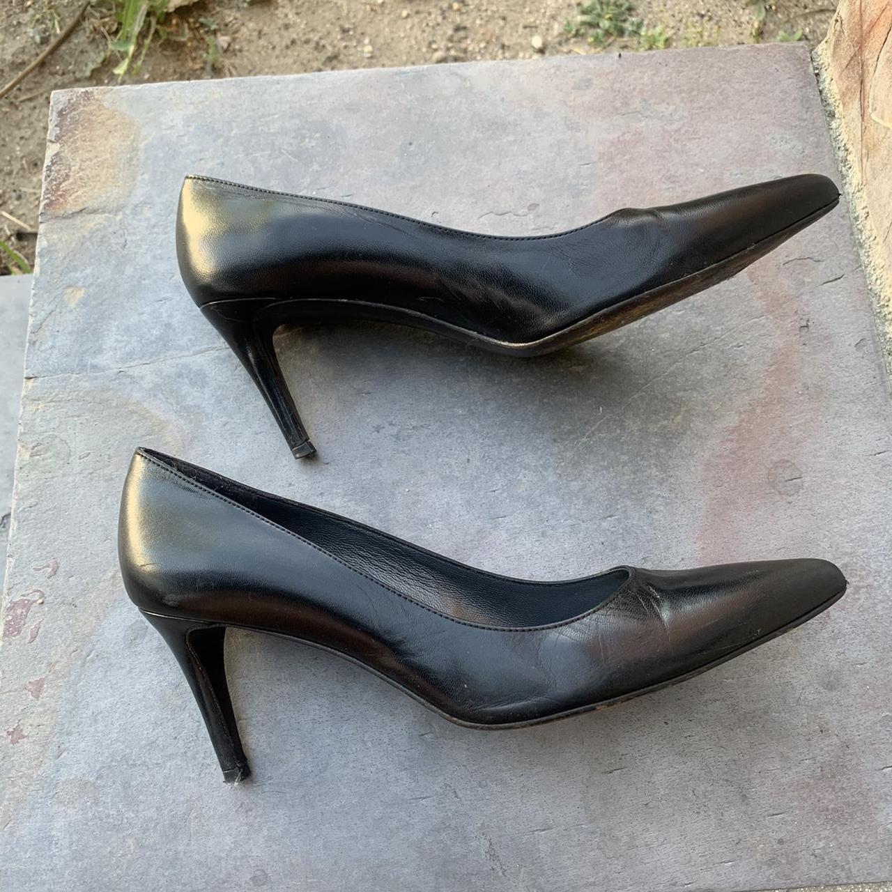 stuart weitzman black pumps