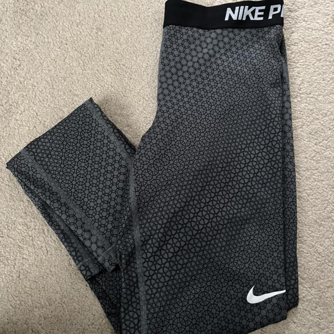 Nike Women's Grey Leggings Depop