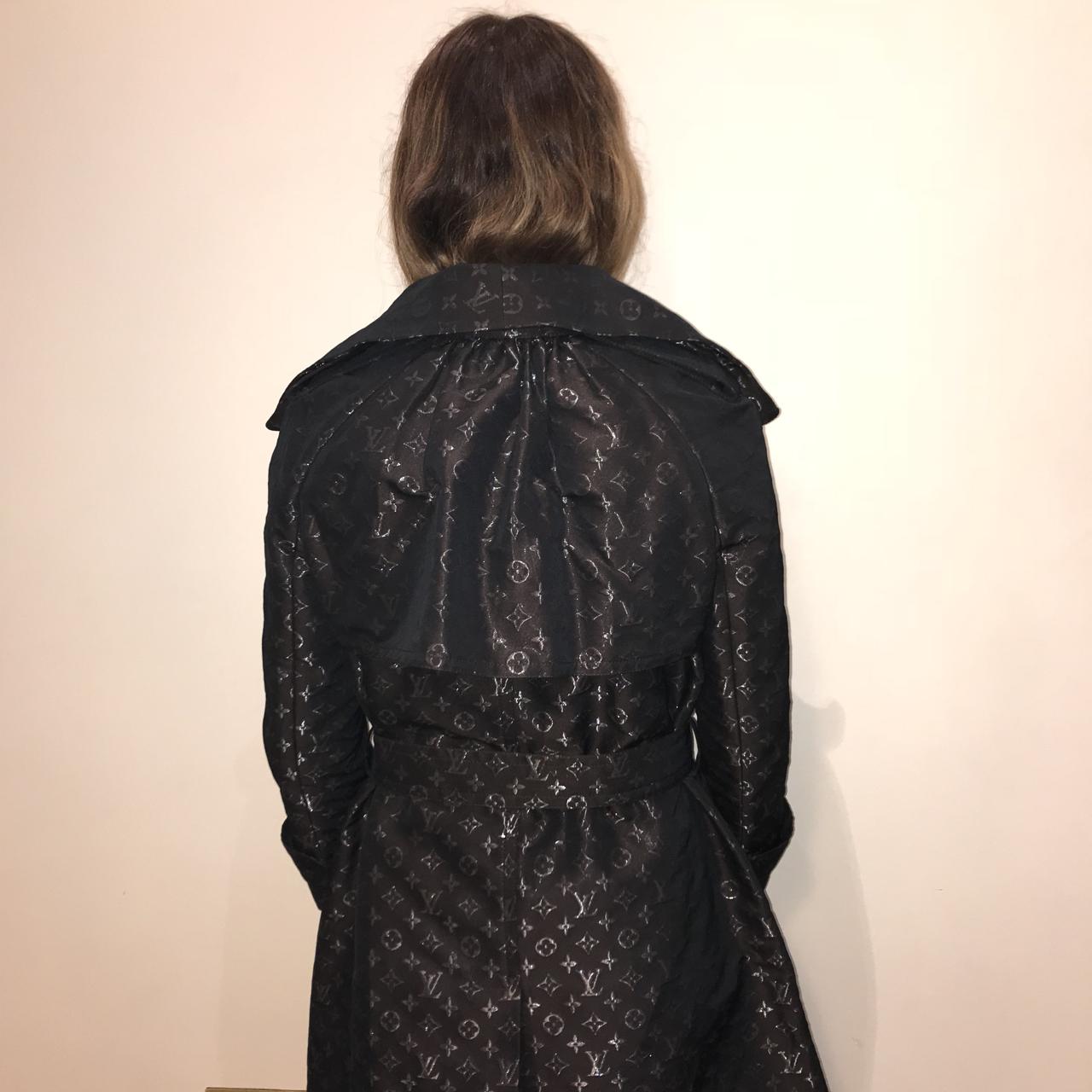 Genuine Louis Vuitton silk trench coat , Perfect