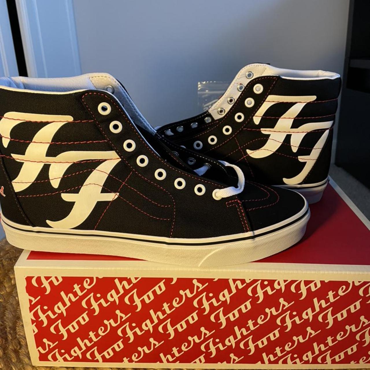 Foo deals fighters converse