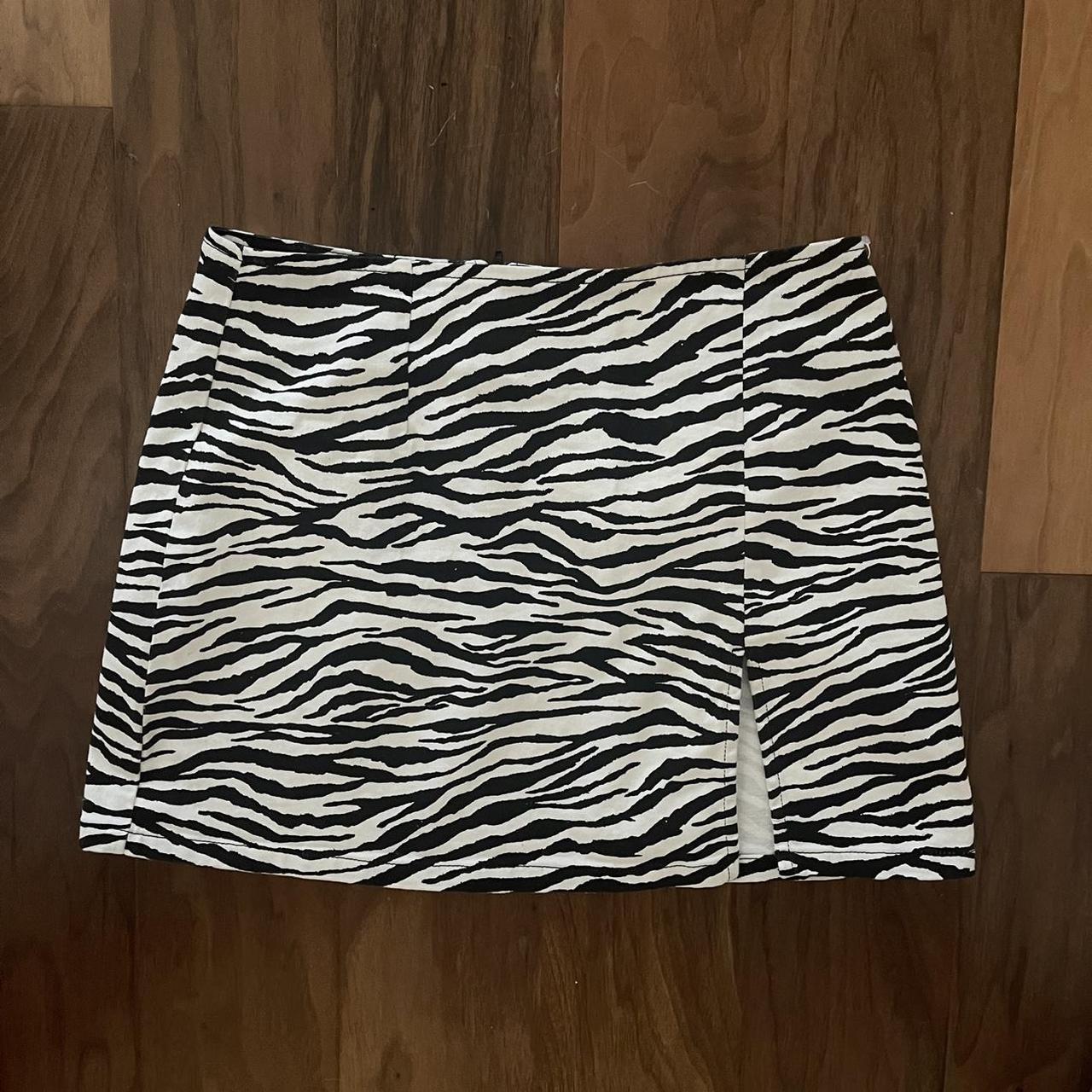 Y2K-inspired zebra print mini skirt - size medium. - Depop