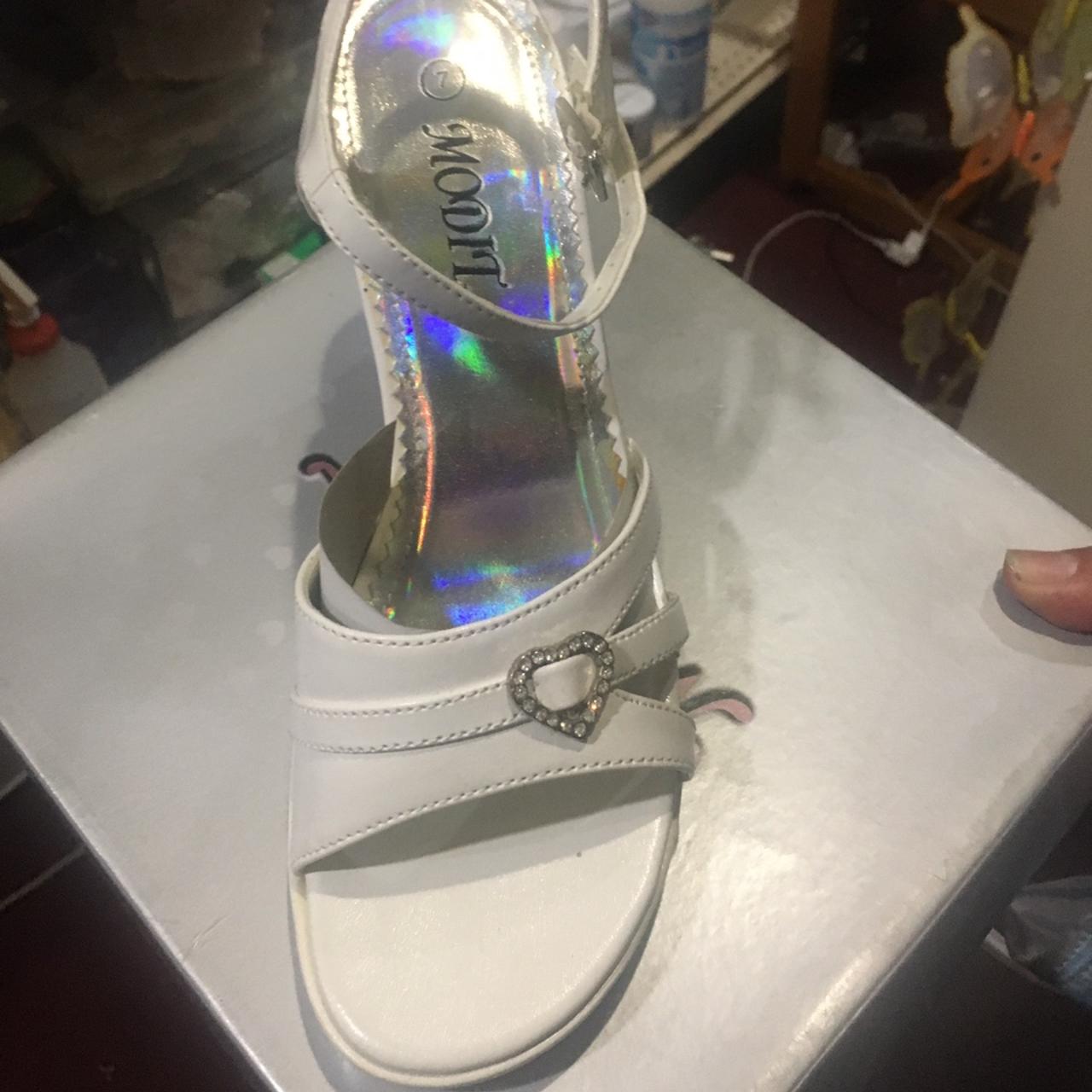 white chunky heel shoes