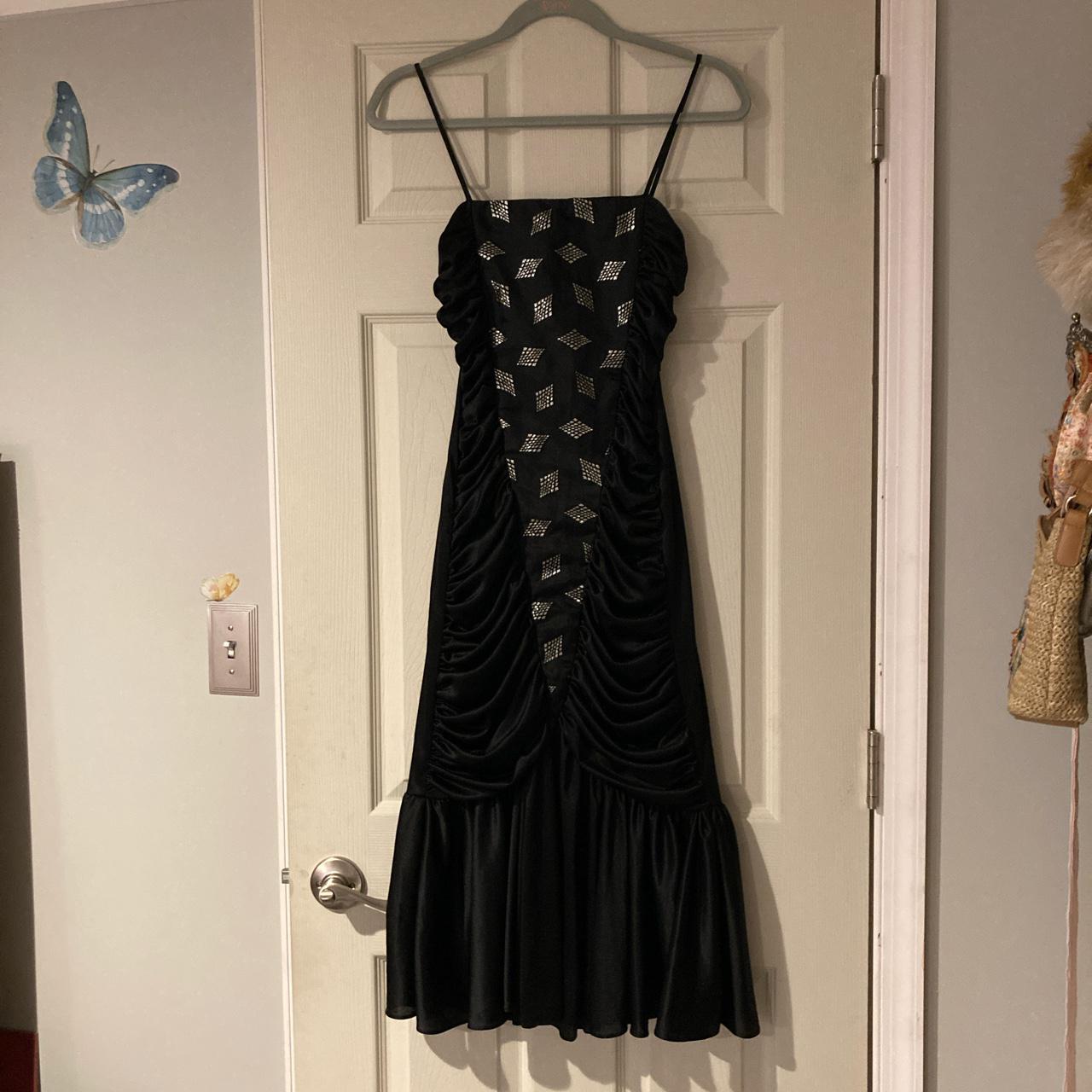 Vintage 80s prom dress. Super flattering... Depop