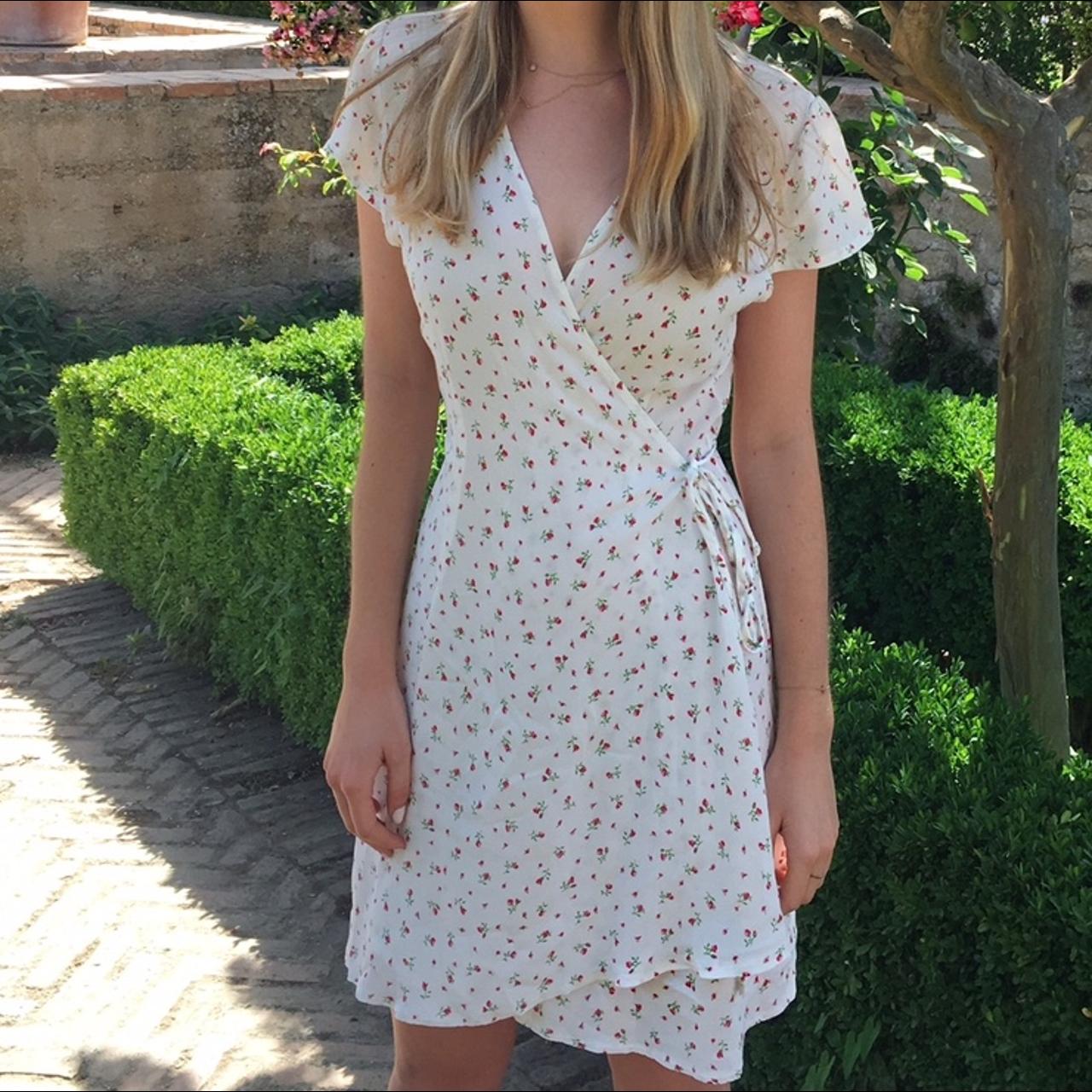 Brandy melville hotsell rose dress