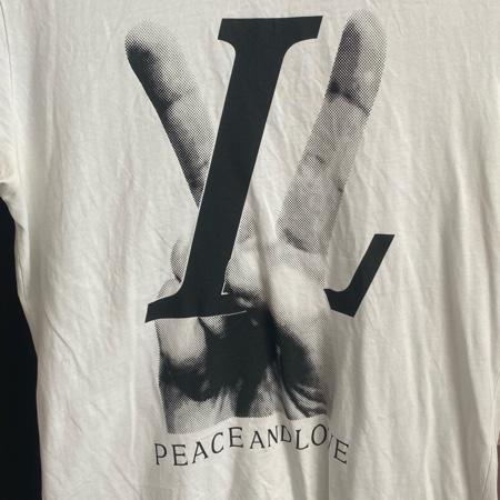 Mens large Louis Vuitton peace and love t shirt, No...