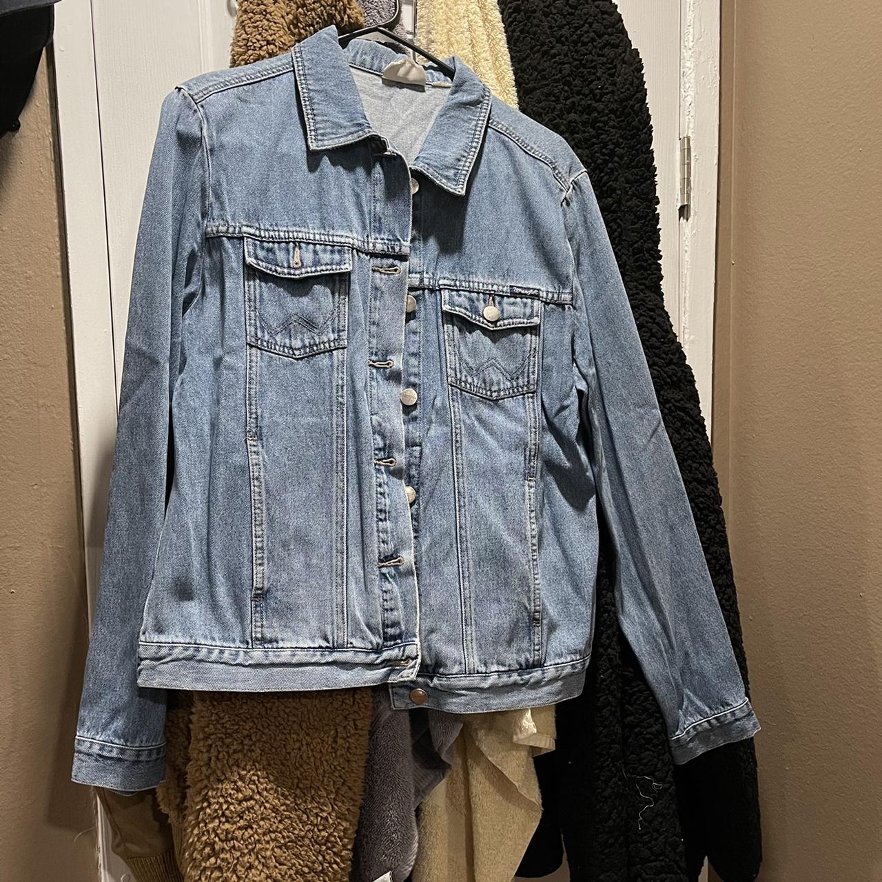 Wrangler denim jacket . Thrifted but a lot of life... - Depop