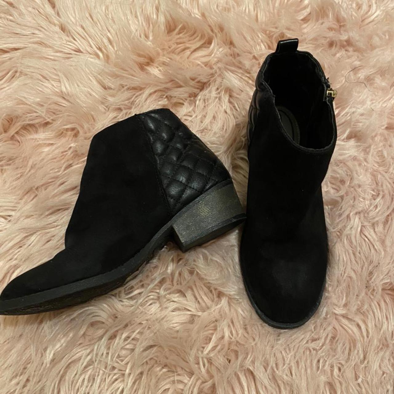 Steve Madden low heel ankle boots. These have been - Depop