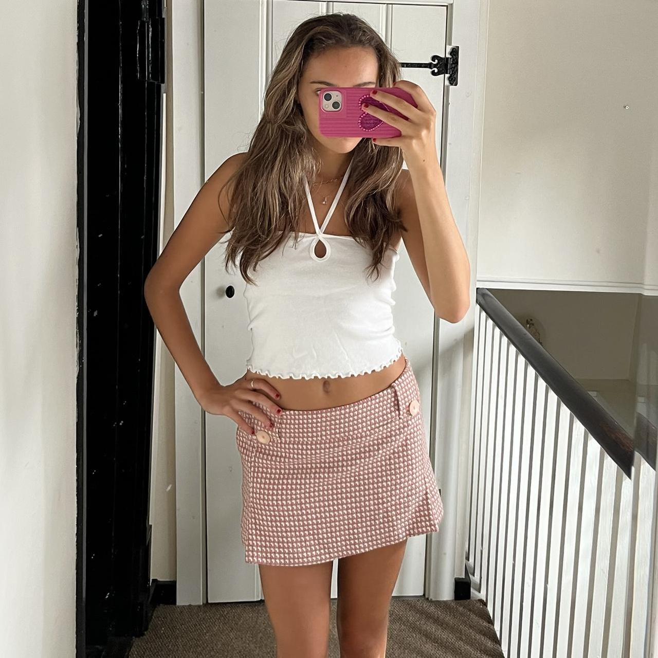pink mini skirt! shown on a UK8 5’9! waist 26 - Depop