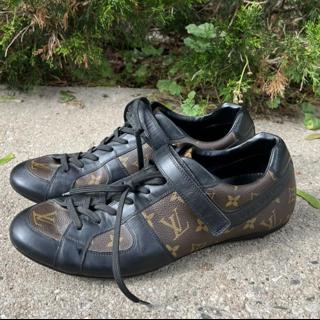LOUIS VUITTON Shoes 9.5 monogram shoes sneakers - Depop