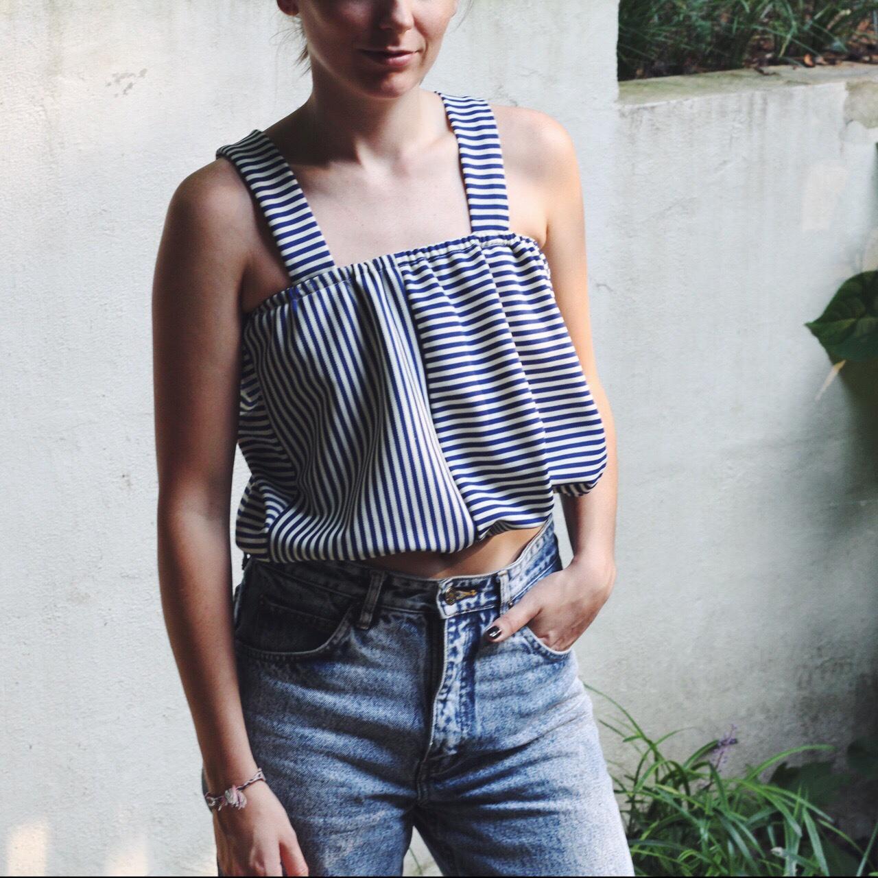 American Vintage Women's White and Navy Crop-top | Depop