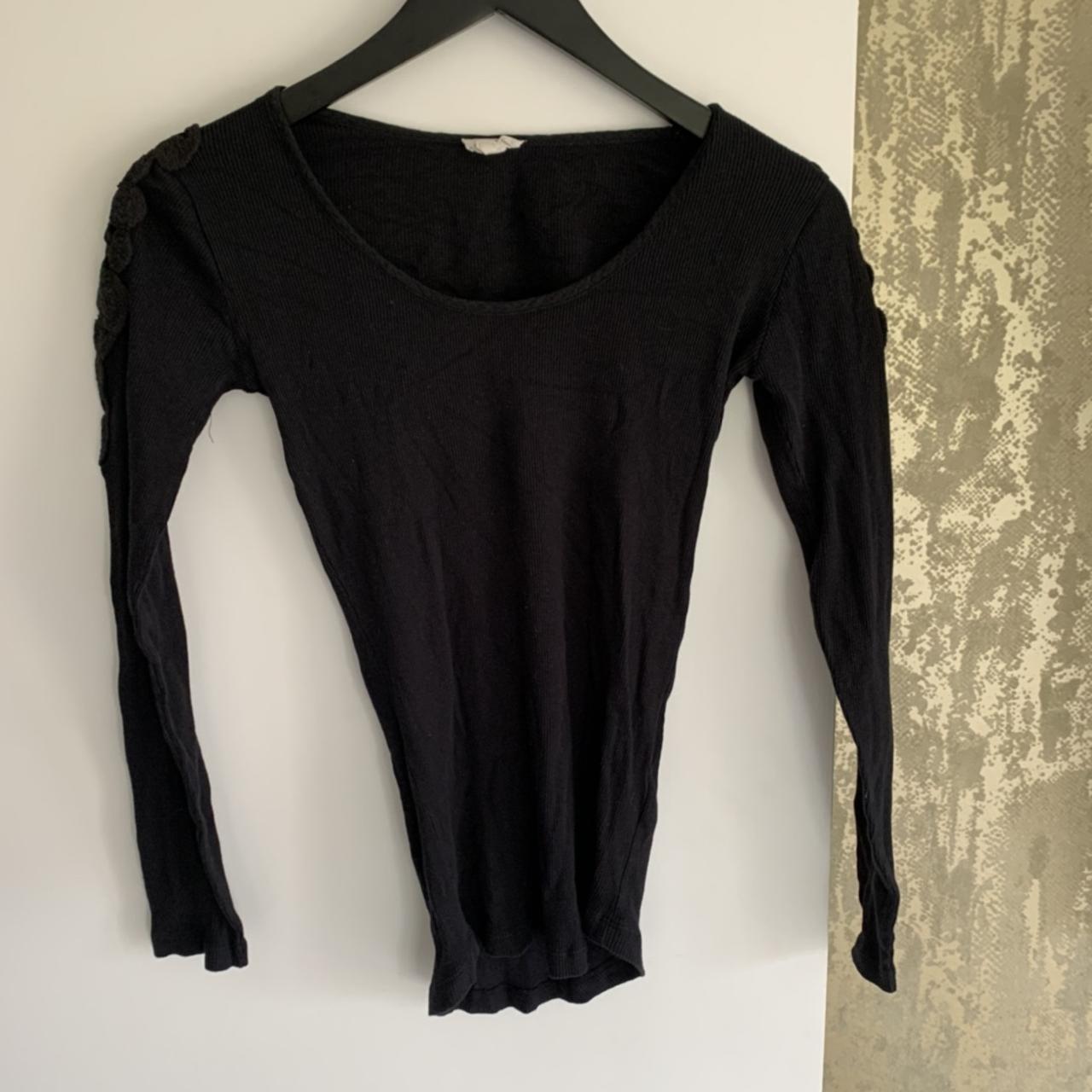 Black long sleeve ribbed top with detail on the... - Depop