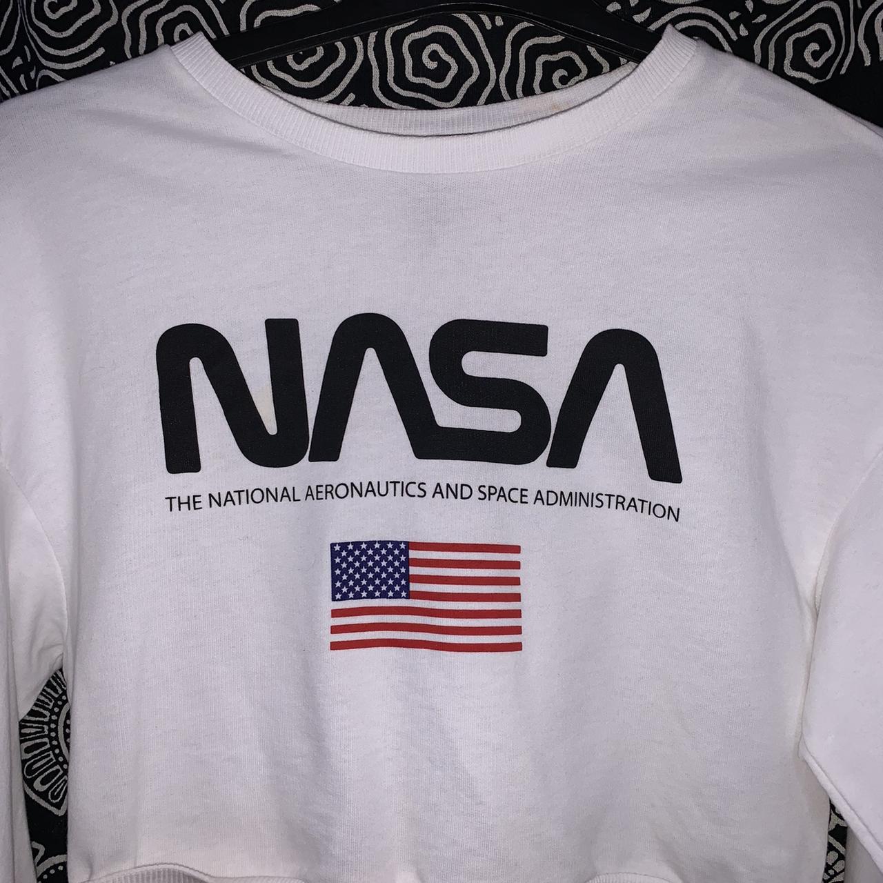 🪐💫⭐️🌙🌟 NASA 💫🪐🌍💫 crop thin white jumper !! Size 6/8... - Depop
