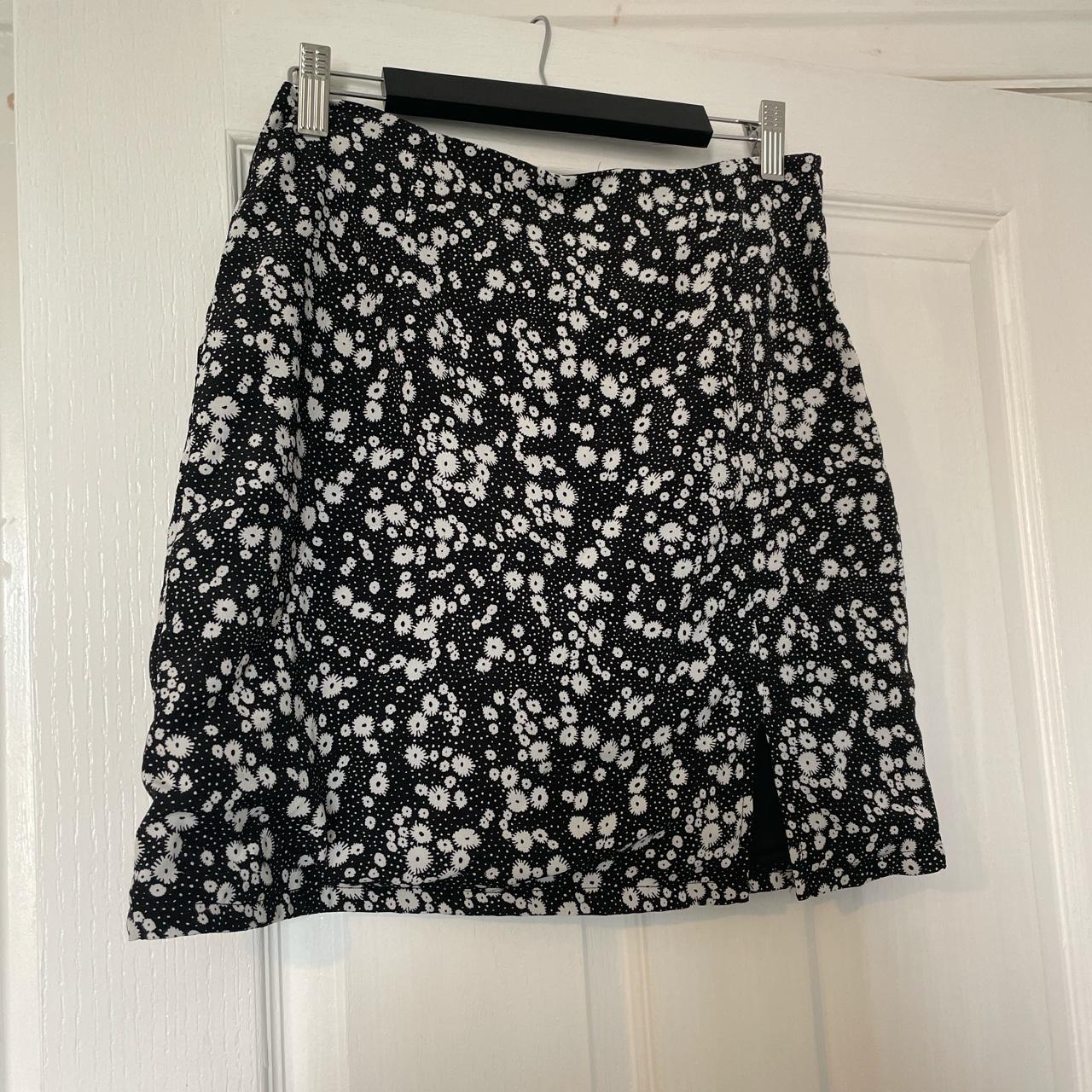 Daisy Street Women's Black and White Skirt | Depop