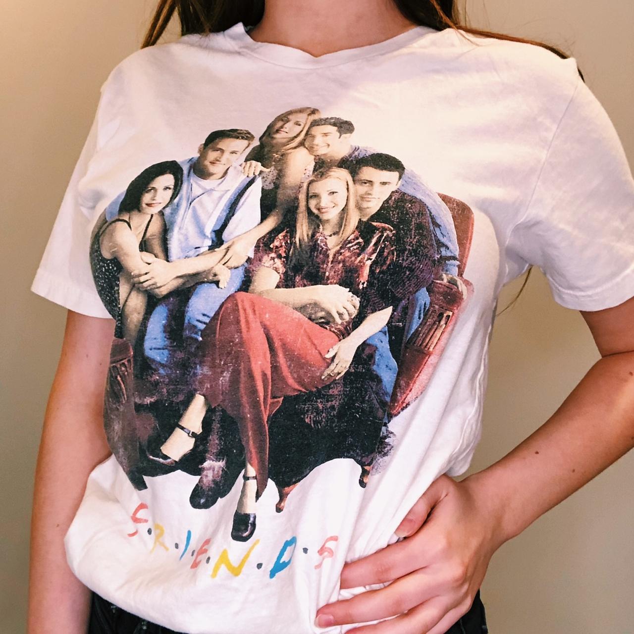 TV SHOW FRIENDS ON COUCH TEE no imperfections