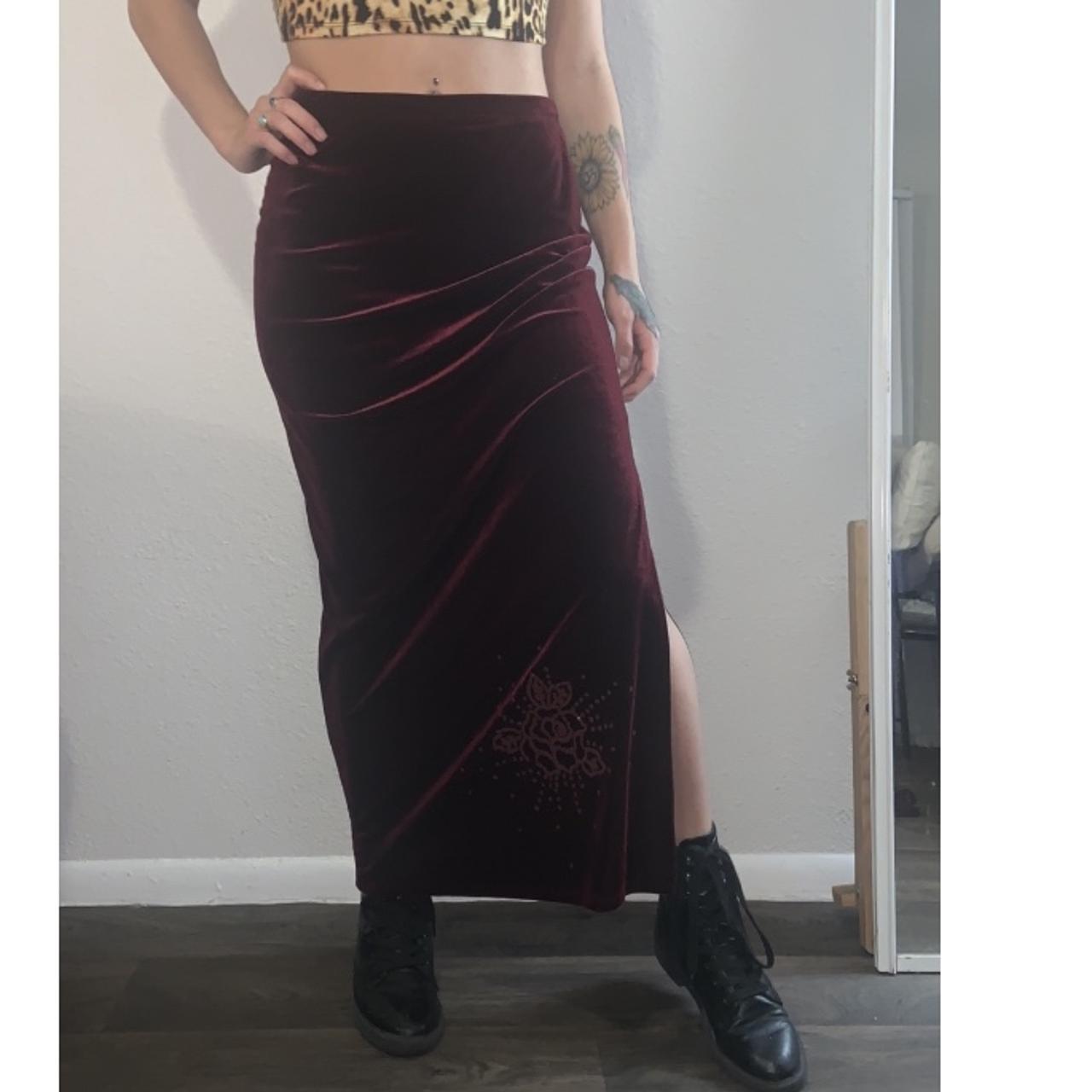 🖤🍒 VINTAGE 90s goth Maroon velvet maxi skirt with... - Depop