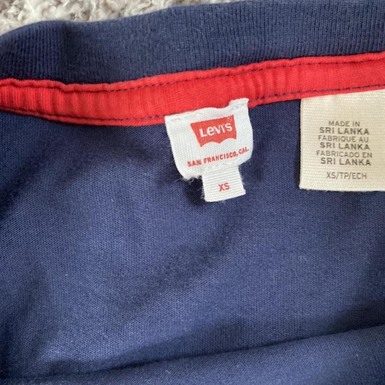 Womens Levi’s oversized crop top Perfect condition... - Depop