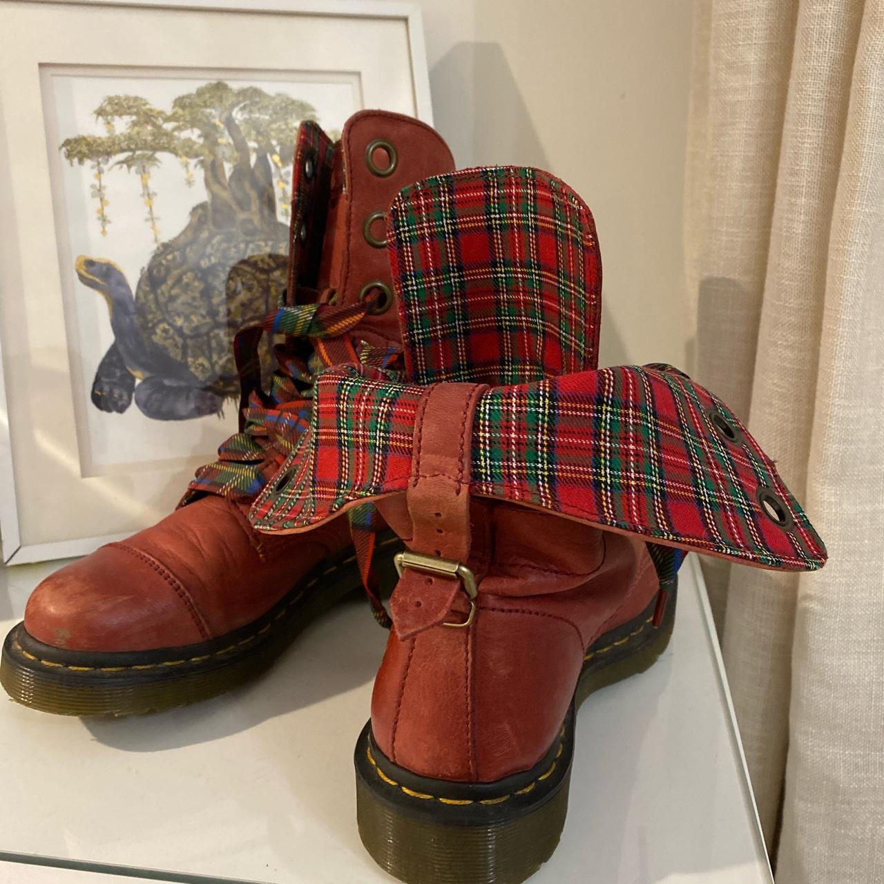 Red plaid 2024 dr martens