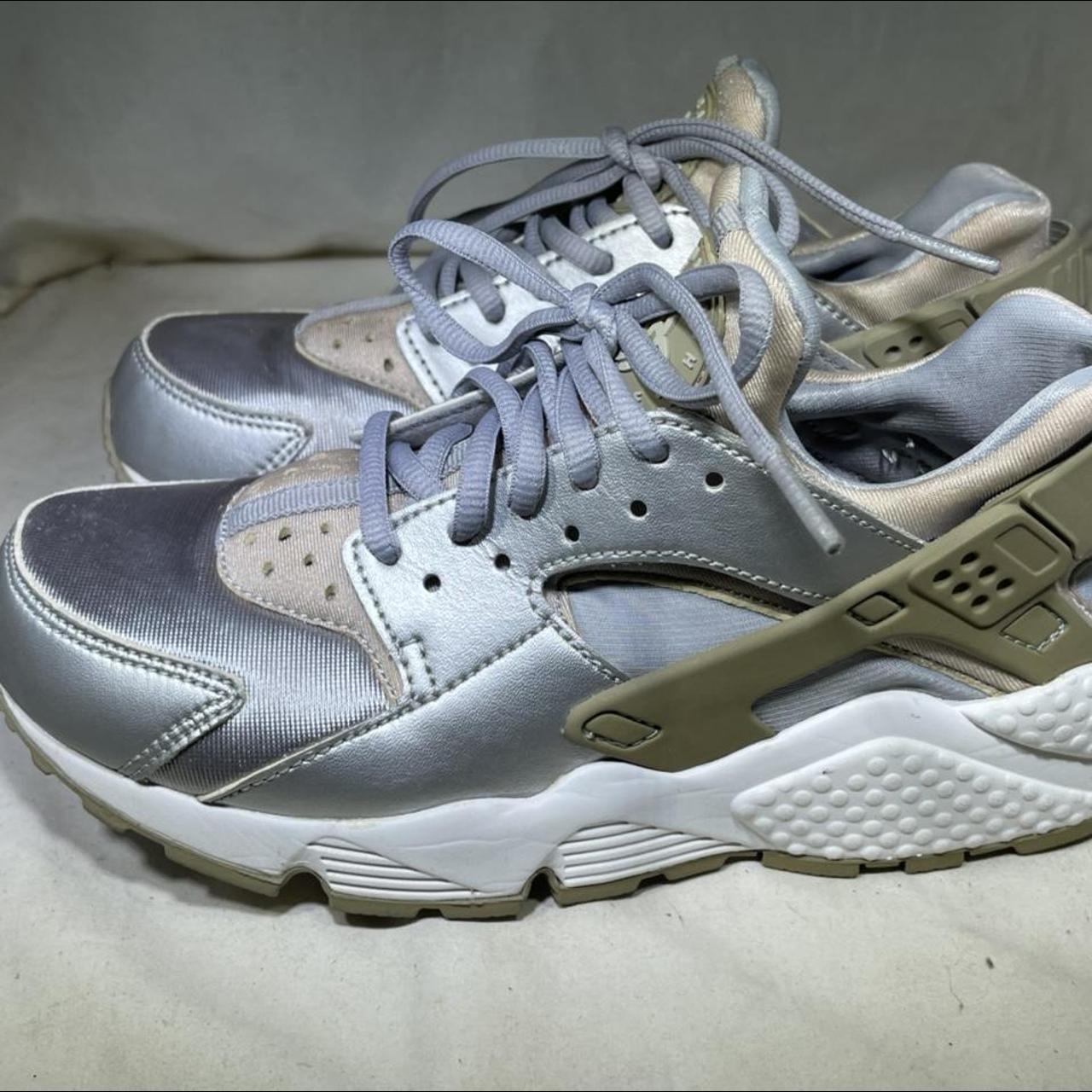 Nike womens outlet huarache silver