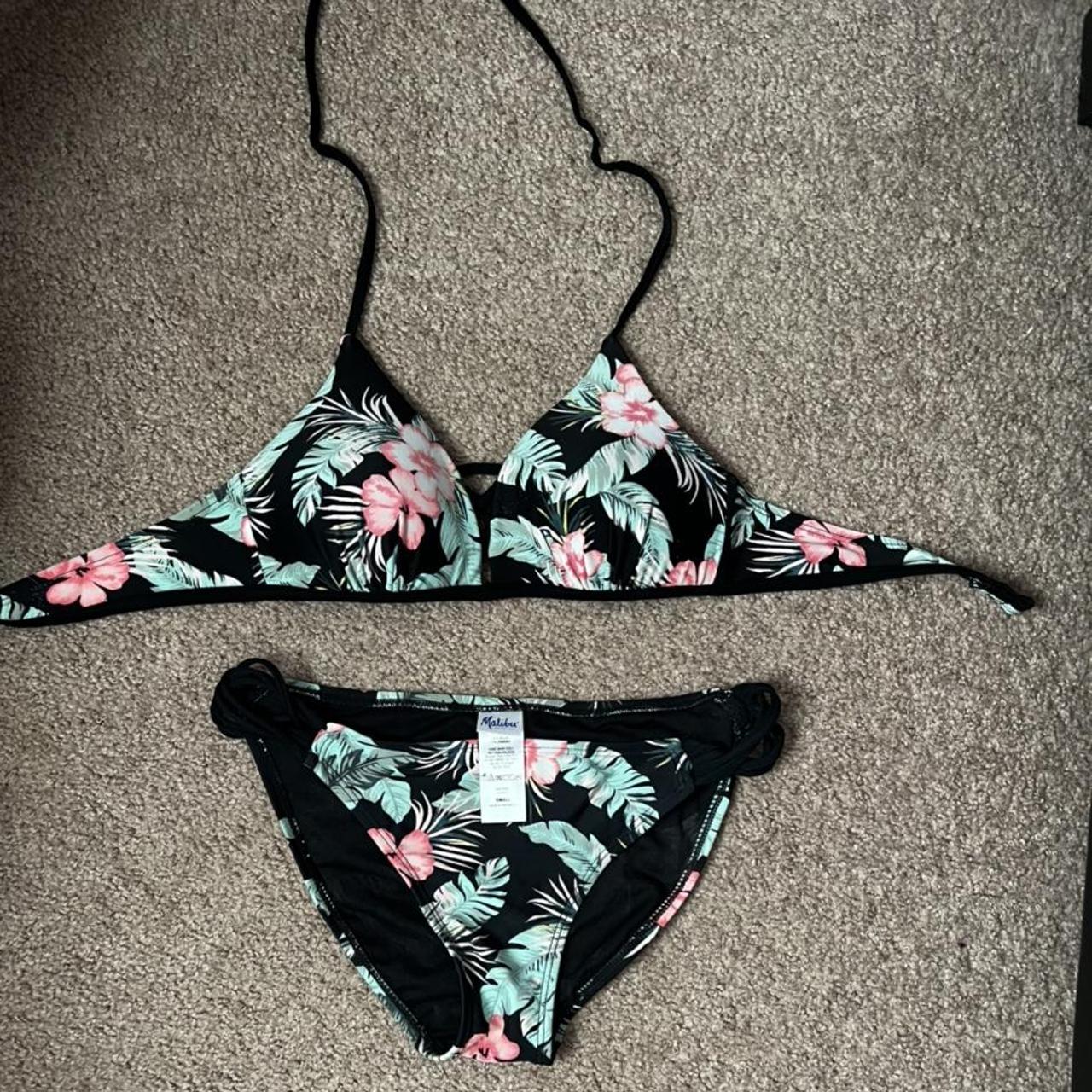 Aloha bikini 🌺🌴 From Zumiez Top and bottom size:... - Depop