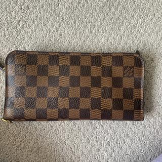 Fake? I googled 'LV wallet with box' and got the 2nd image, same countertop  as the listing : r/Depop