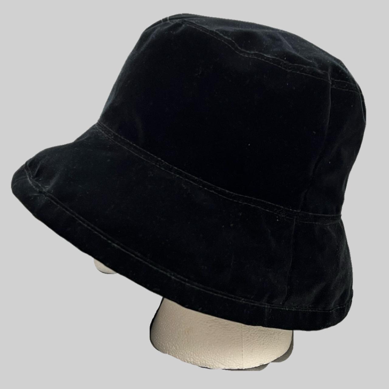 Gap Women's Black Hat | Depop