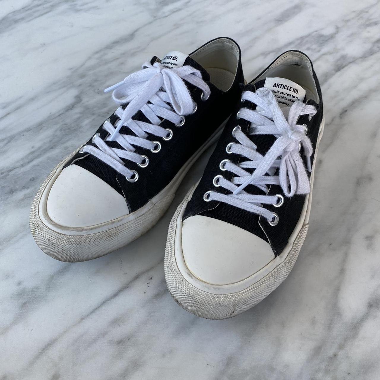 Men's Black and White Trainers | Depop