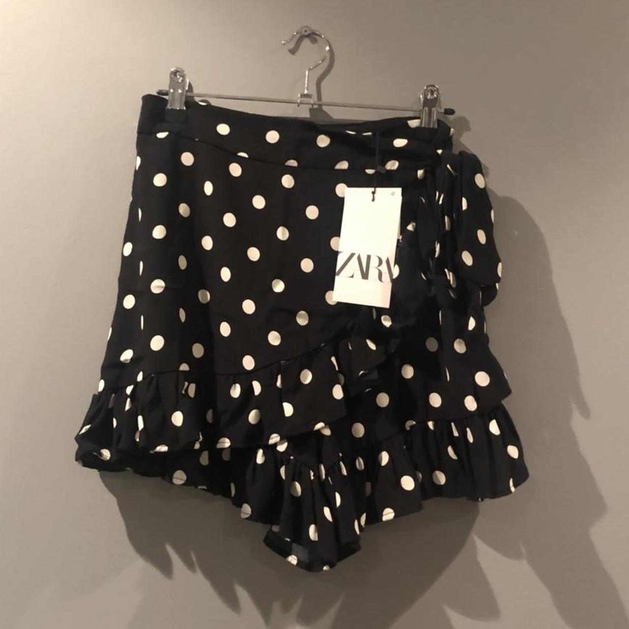 Zara Women's Black and White Shorts | Depop