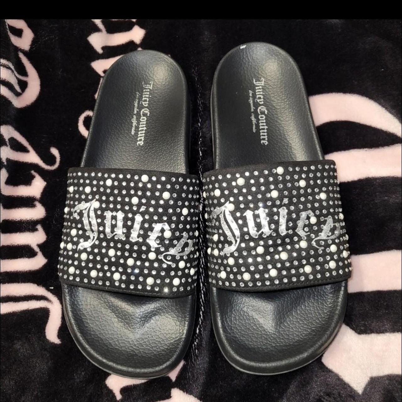 Juicy Couture Women's Black and Silver Slides Depop