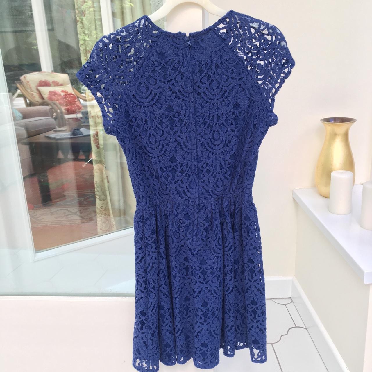 H&m navy best sale blue lace dress