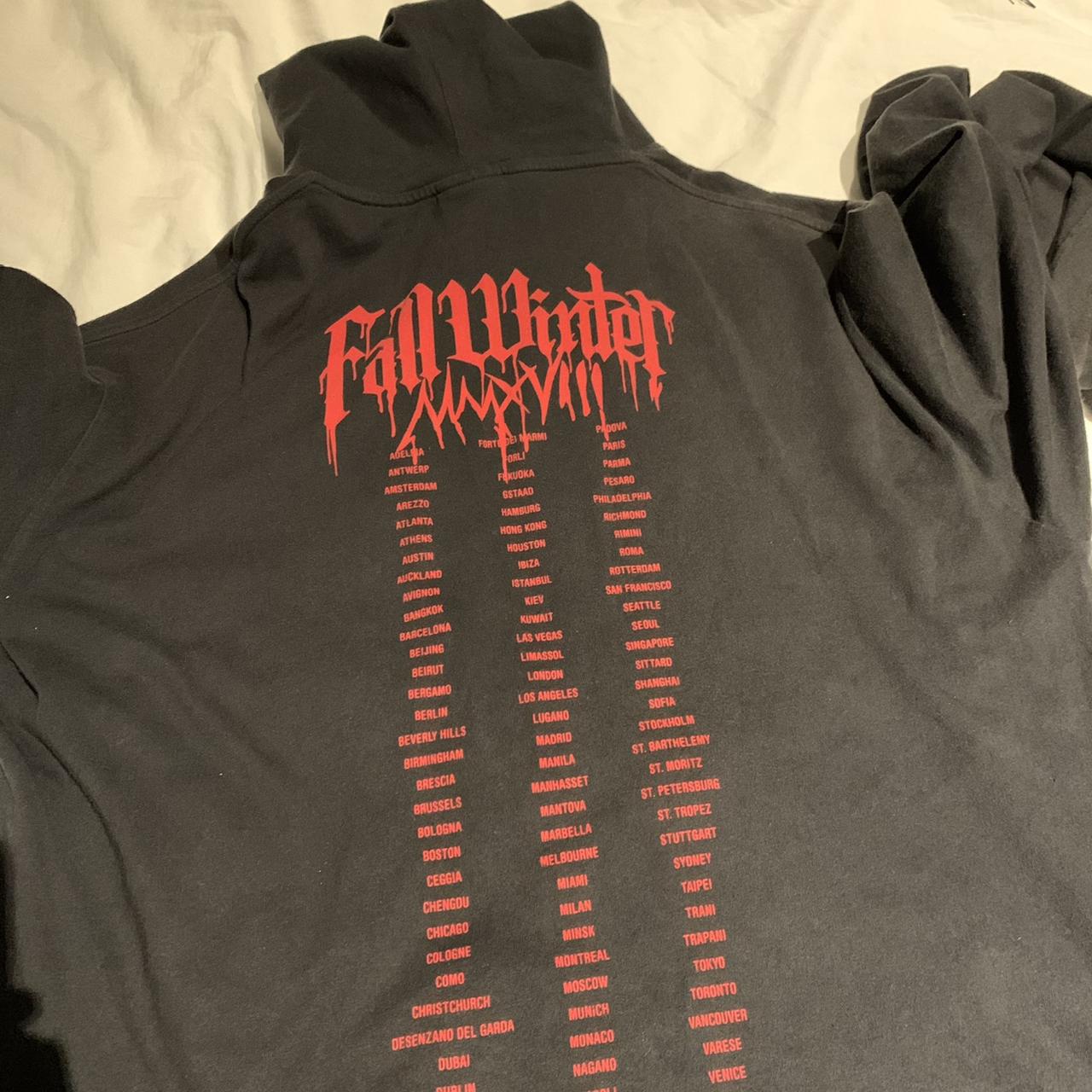 Vetements rock metal tour hoodie Fits oversized