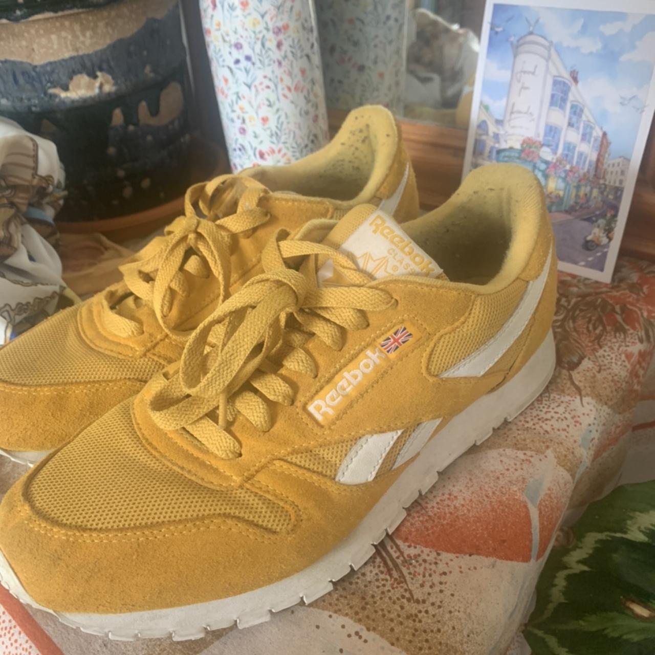 Yellow sales reebok trainers